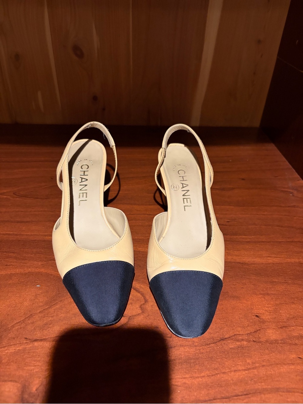 CHANEL Cream and Black Two-Tone Slingback Heels - Picture 5 of 9